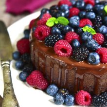 tort-pandispan-cu-crema-de-cacao-si-fructe